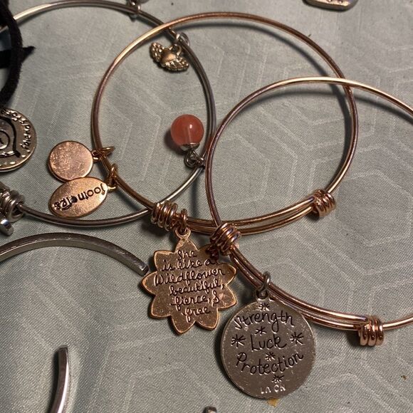 Boss B*tch Box Full of Inspirational Message Jewelry Bundle & Box - Picture 6 of 16